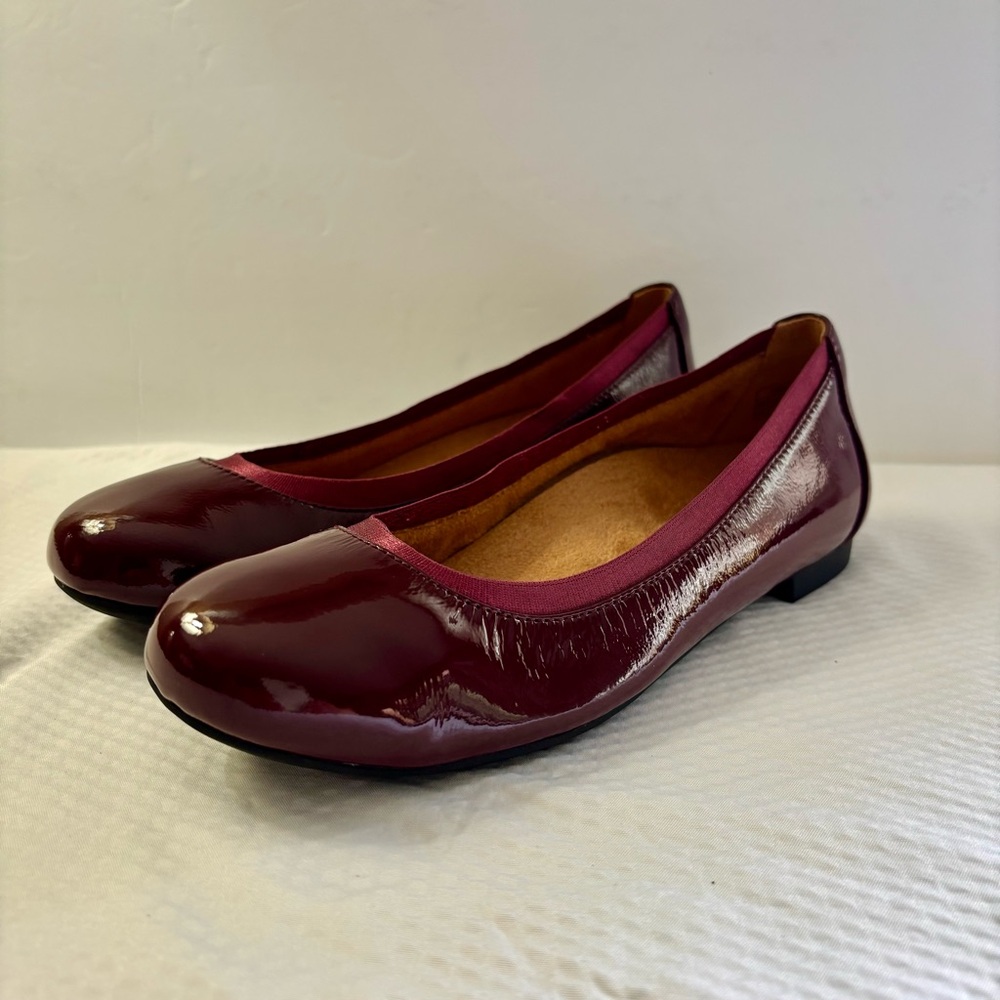 Vionic Anita Women's Flats & Oxfords Crimson Crinkle Patent Size 6.5 - Picture 3 of 13